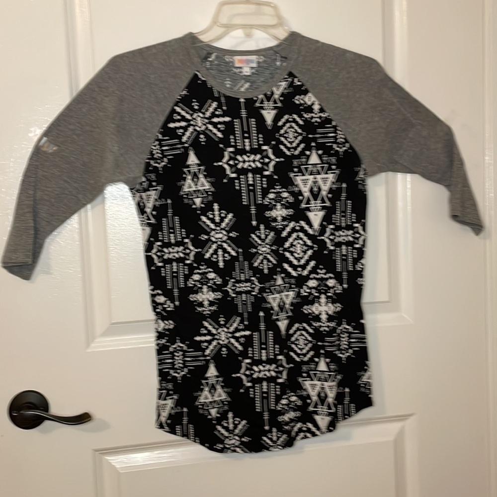 Ladies LuLaRoe baseball shirt, Randy, size M (10-12) EUC this fits more like a S